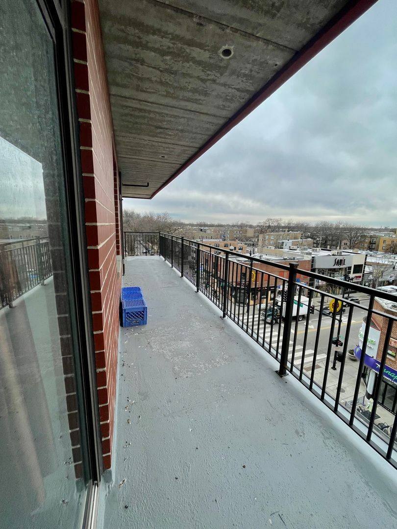 Apartment for rent at 6411 N Rockwell St #515, Chicago, IL 60645