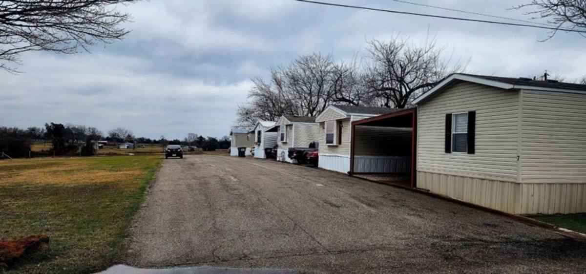 Apartment for rent at 3130 Parkerville Rd, Lancaster, TX 75146