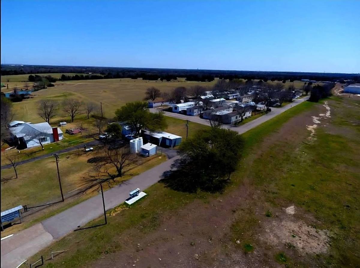 Apartment for rent at 3130 Parkerville Rd, Lancaster, TX 75146