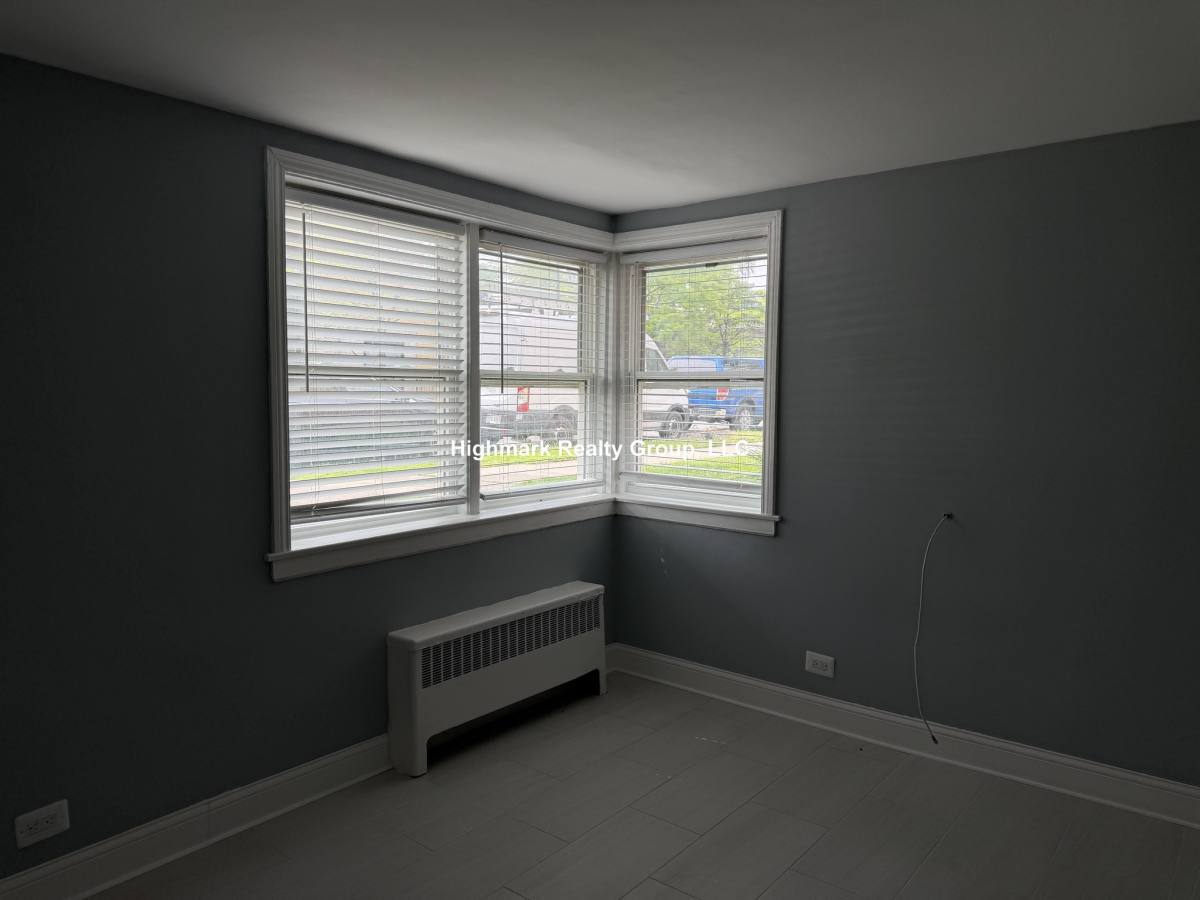 Apartment for rent at 6709 N California Ave, Chicago, IL 60645