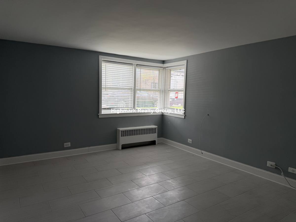 Apartment for rent at 6709 N California Ave, Chicago, IL 60645