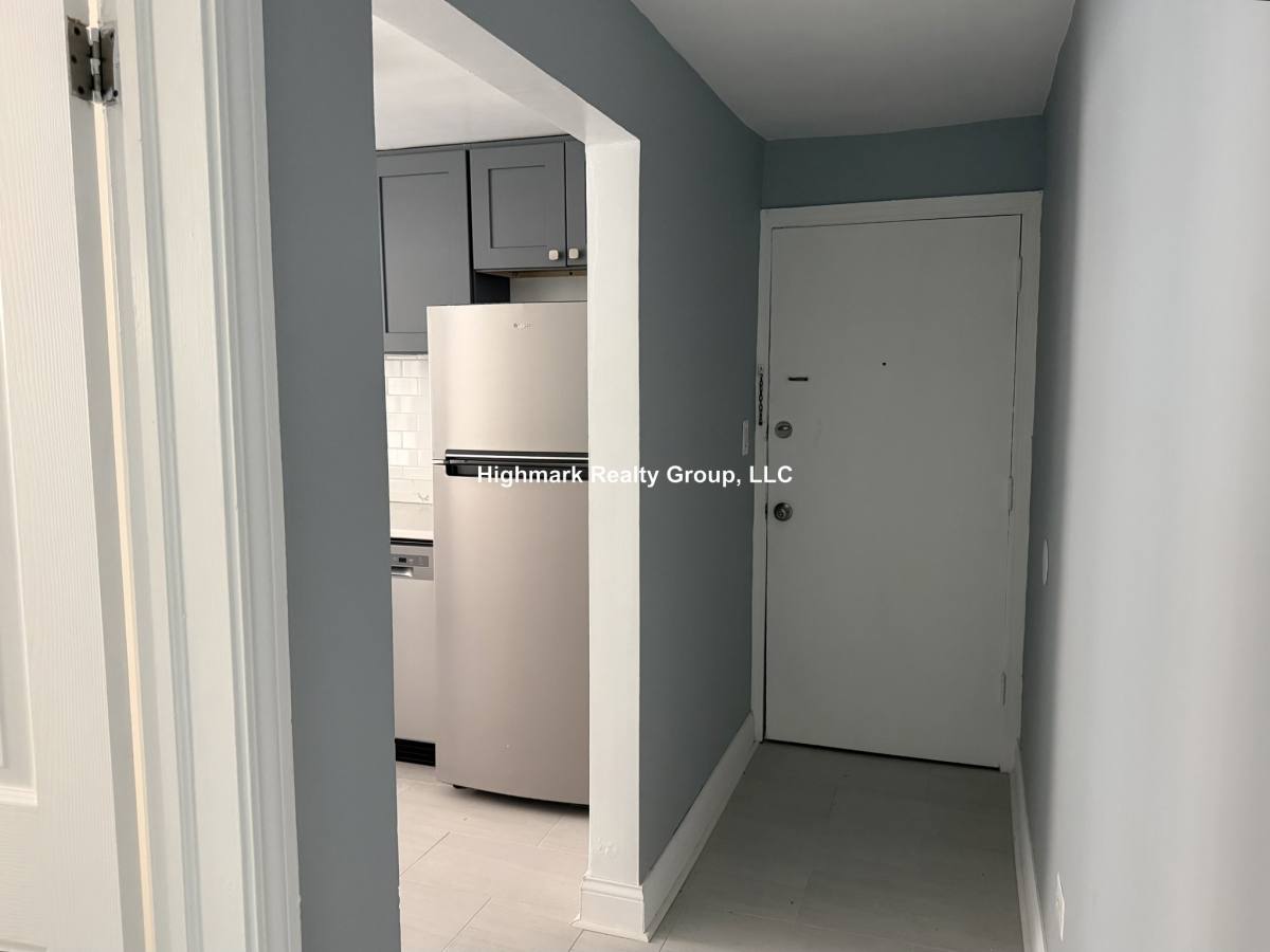 Apartment for rent at 6709 N California Ave, Chicago, IL 60645