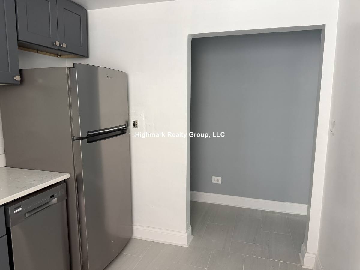 Apartment for rent at 6709 N California Ave, Chicago, IL 60645