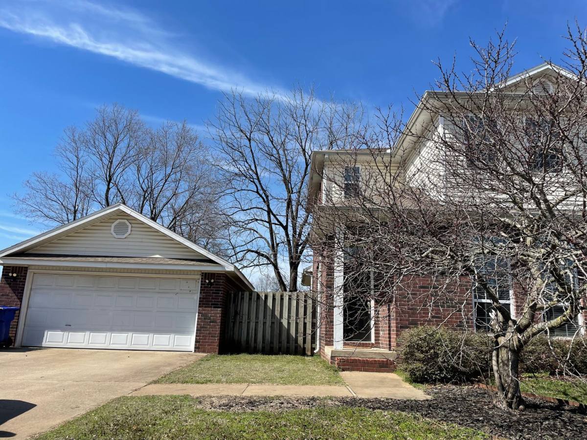 Townhouse for rent at 410 Ash St, Lowell, AR 72745