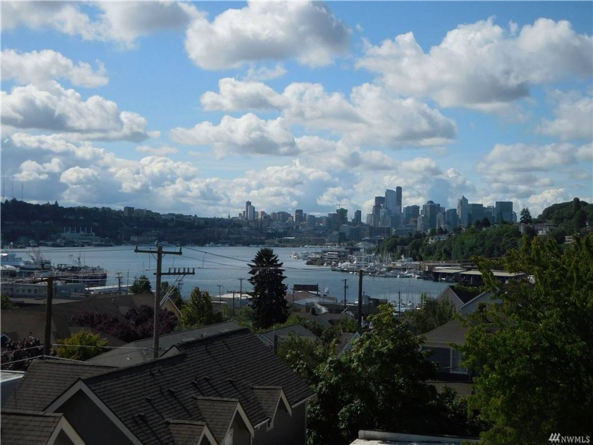 Townhouse for rent at 3615 Albion Place N, Seattle, WA 98103