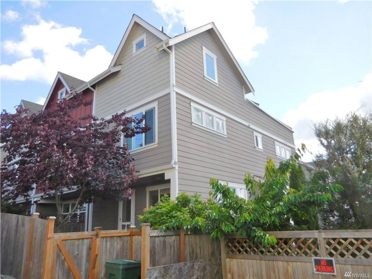 Townhouse for rent at 3615 Albion Place N, Seattle, WA 98103