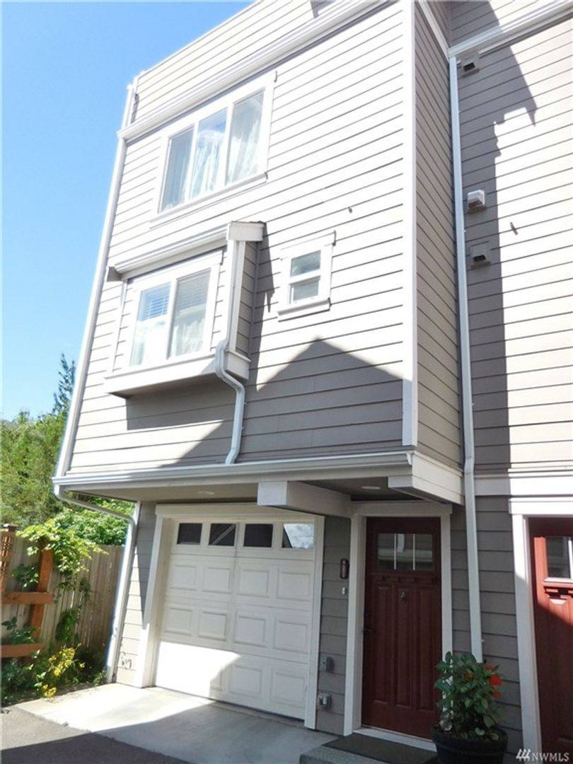 Townhouse for rent at 3615 Albion Place N, Seattle, WA 98103