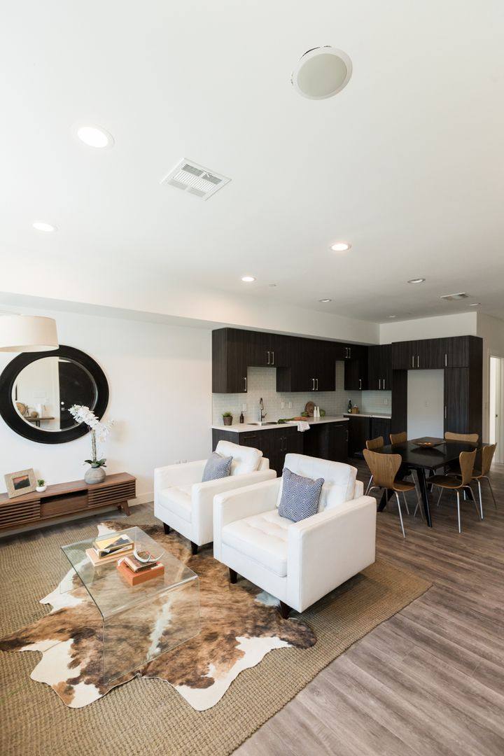 Apartment for rent at 14827 Victory Blvd, Van Nuys, CA 91411