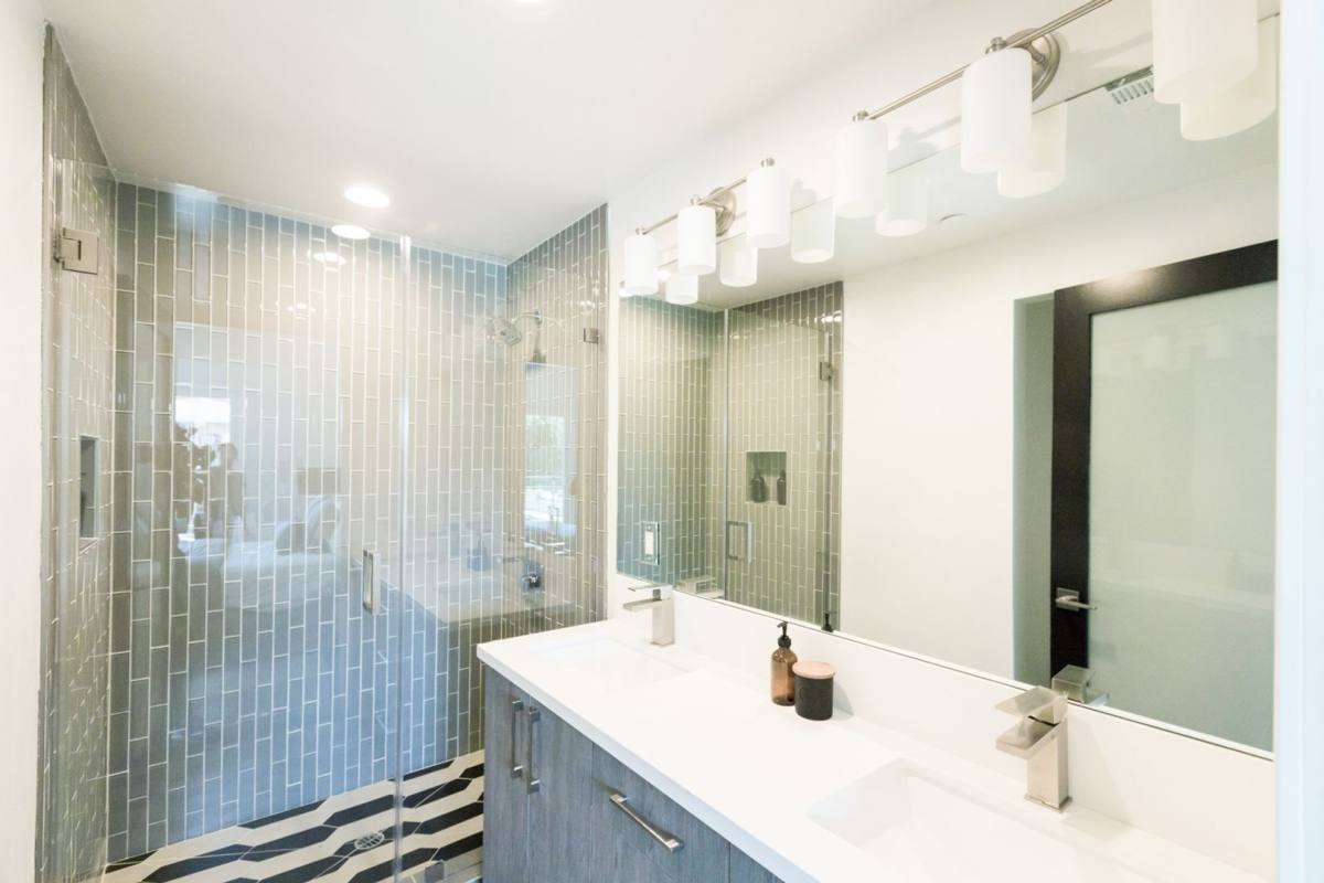 Apartment for rent at 14827 Victory Blvd, Van Nuys, CA 91411