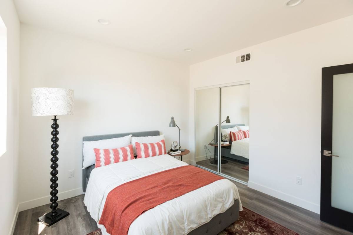 Apartment for rent at 14827 Victory Blvd, Van Nuys, CA 91411