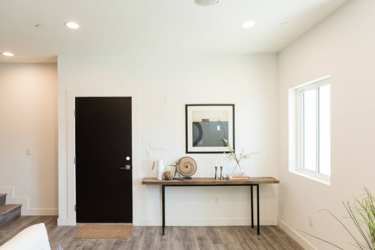 Apartment for rent at 14827 Victory Blvd, Van Nuys, CA 91411