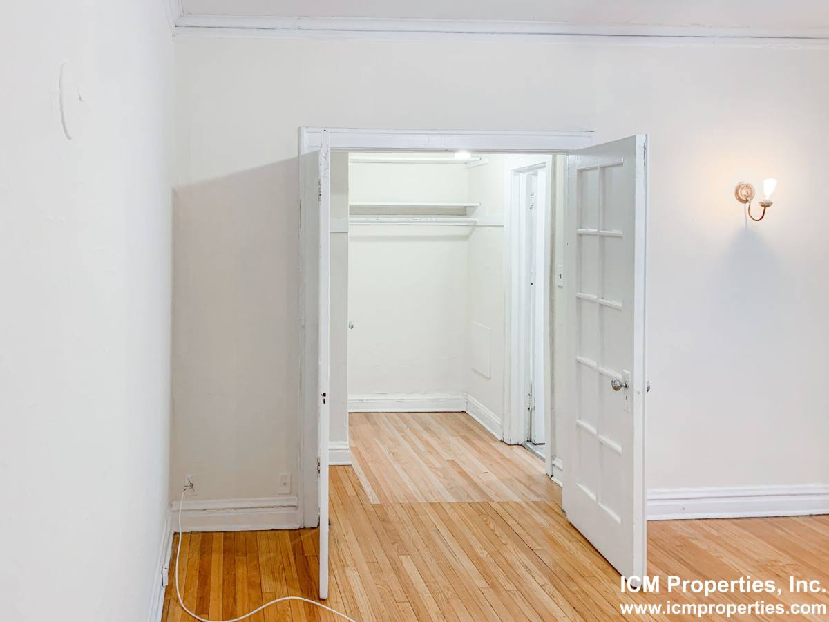 Apartment for rent at 428 W Surf St #102, Chicago, IL 60657