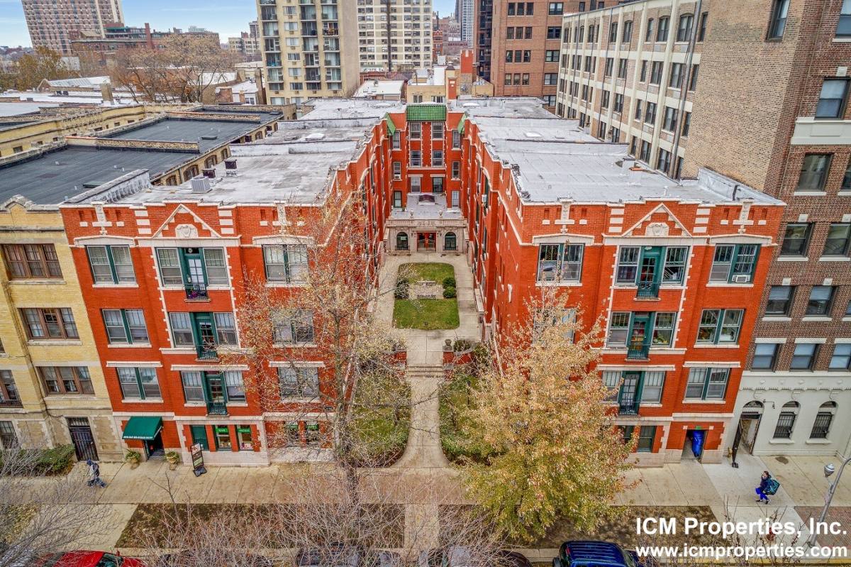 Apartment for rent at 428 W Surf St #102, Chicago, IL 60657