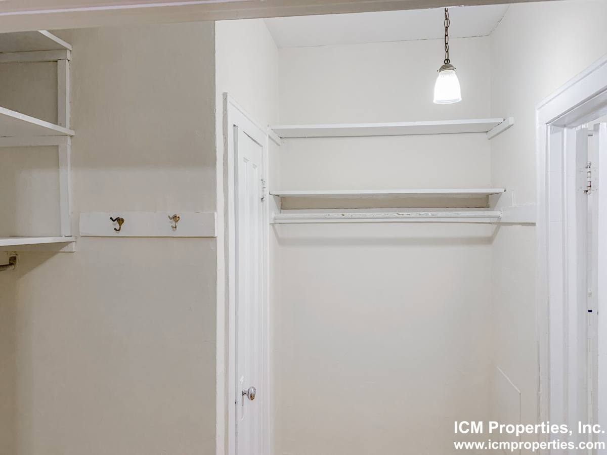 Apartment for rent at 428 W Surf St #102, Chicago, IL 60657
