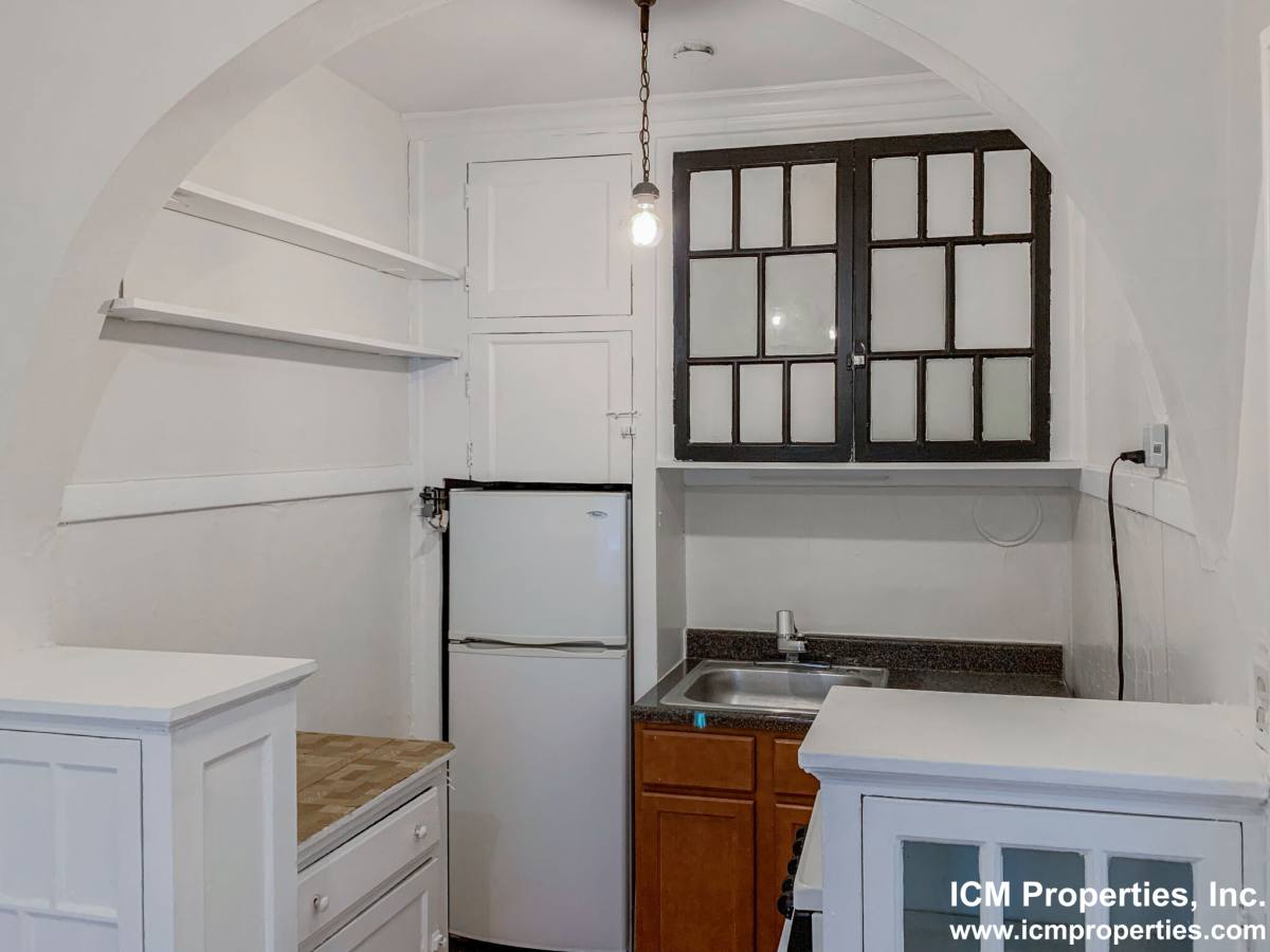Apartment for rent at 428 W Surf St #102, Chicago, IL 60657