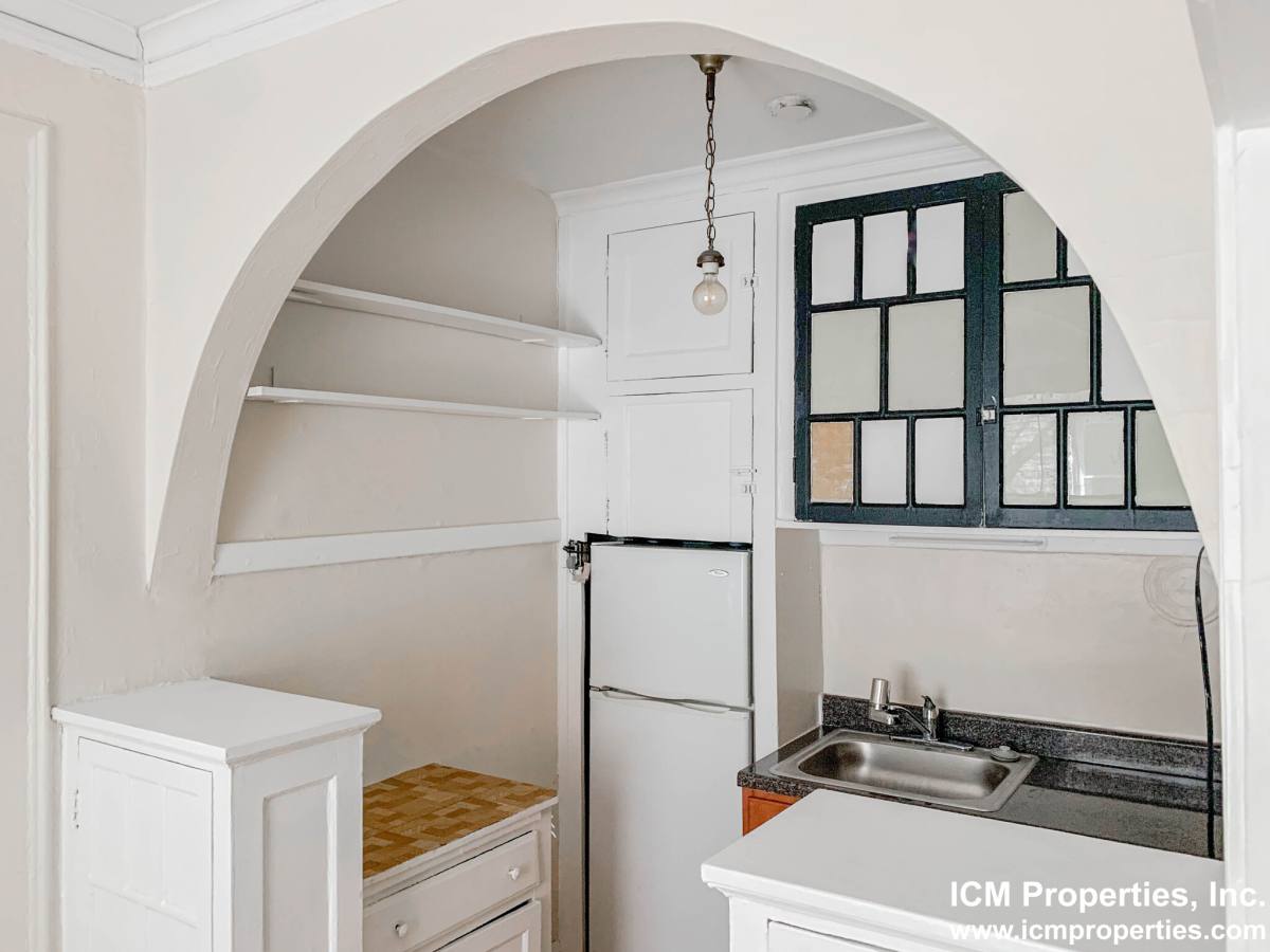 Apartment for rent at 428 W Surf St #102, Chicago, IL 60657