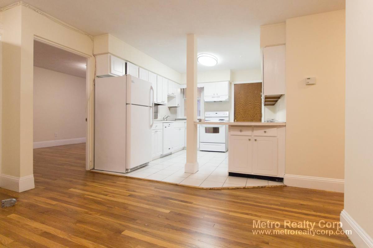 Apartment for rent at 1819 Beacon St #5, Brookline, MA 02446