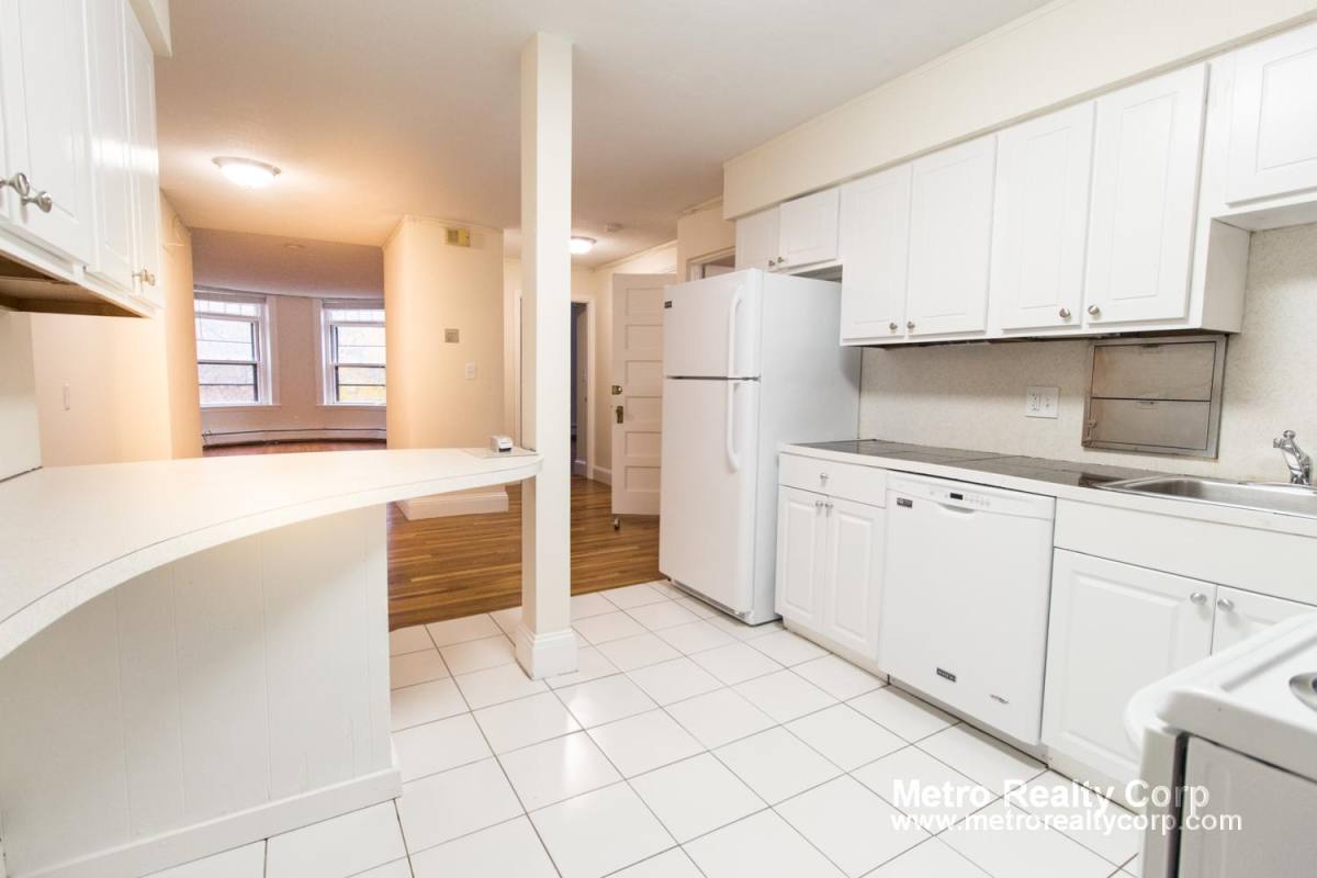 Apartment for rent at 1819 Beacon St #5, Brookline, MA 02446