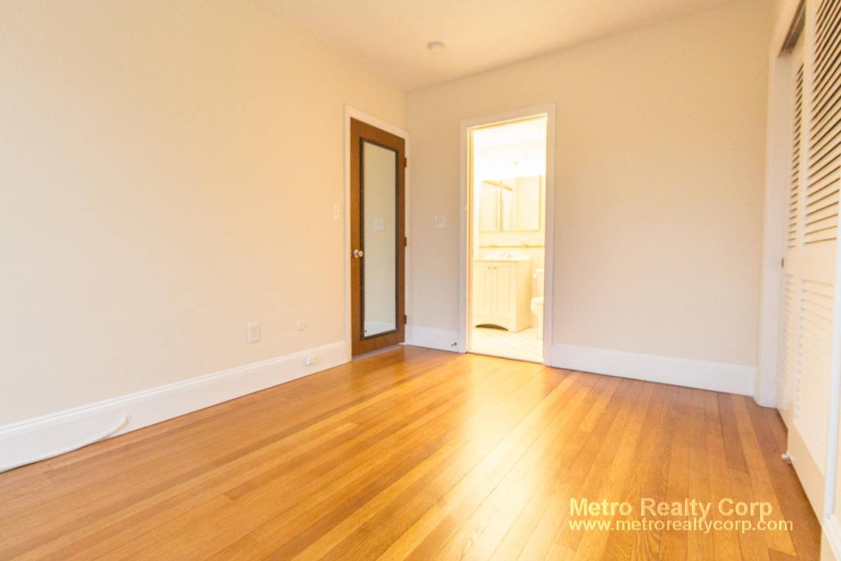Apartment for rent at 1819 Beacon St #5, Brookline, MA 02446