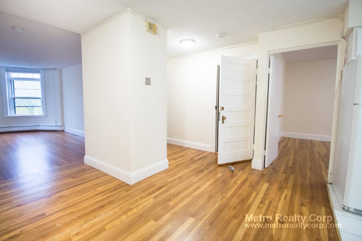 Apartment for rent at 1819 Beacon St #5, Brookline, MA 02446