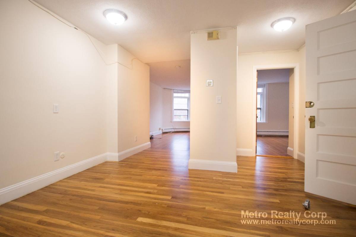 Apartment for rent at 1819 Beacon St #5, Brookline, MA 02446