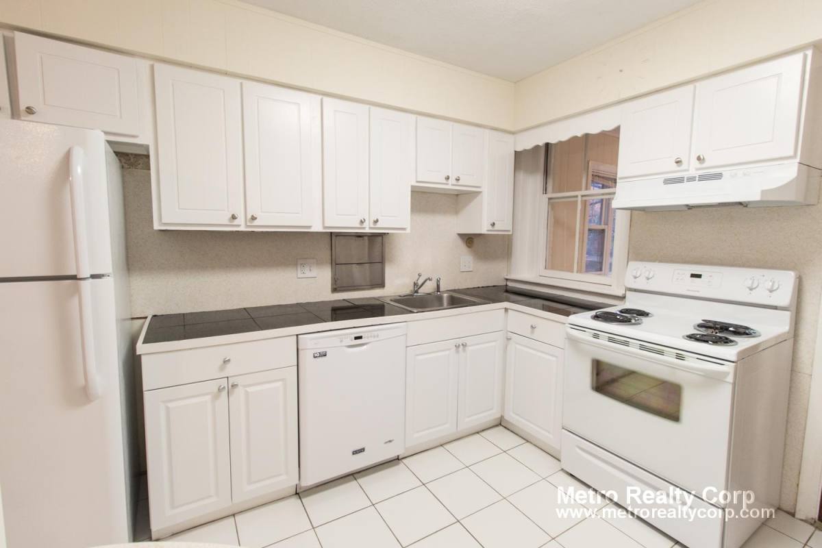 Apartment for rent at 1819 Beacon St #5, Brookline, MA 02446