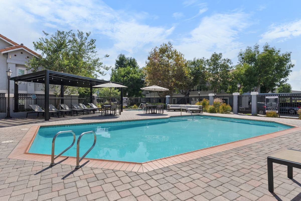 Apartment for rent at 950 W Sierra Madre Ave, Azusa, CA 91702