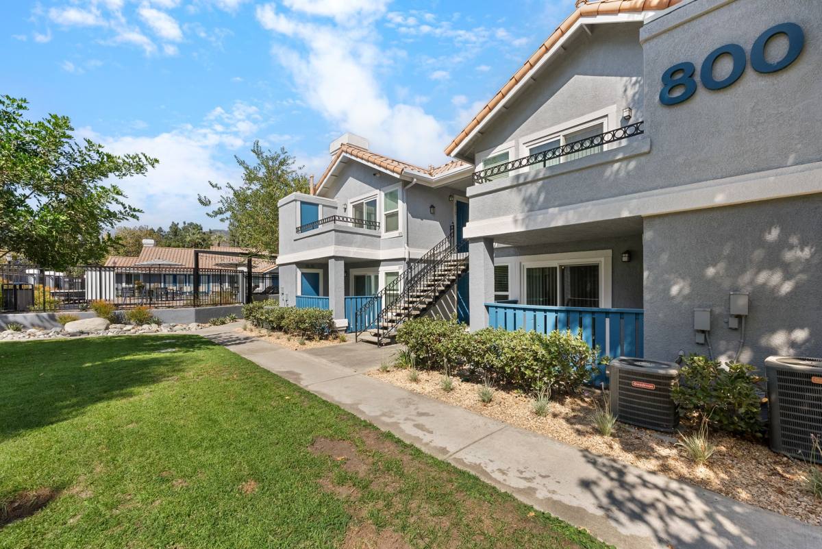 Apartment for rent at 950 W Sierra Madre Ave, Azusa, CA 91702