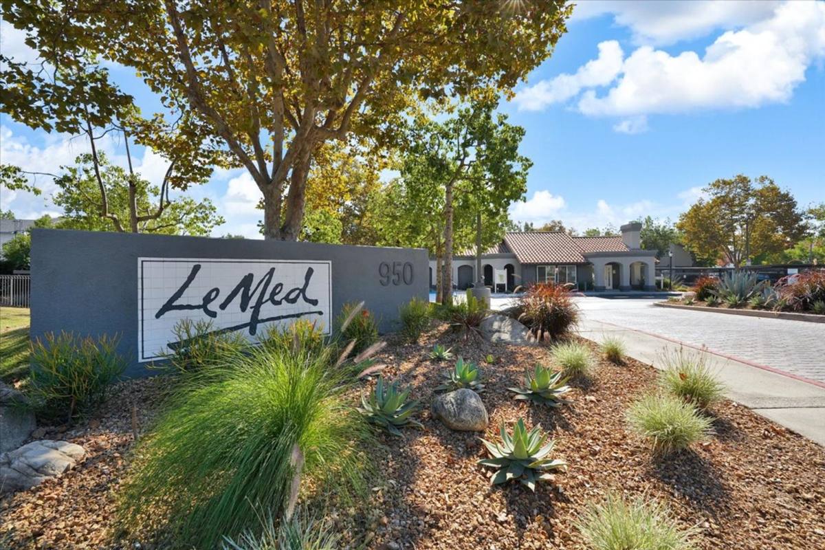 Apartment for rent at 950 W Sierra Madre Ave, Azusa, CA 91702