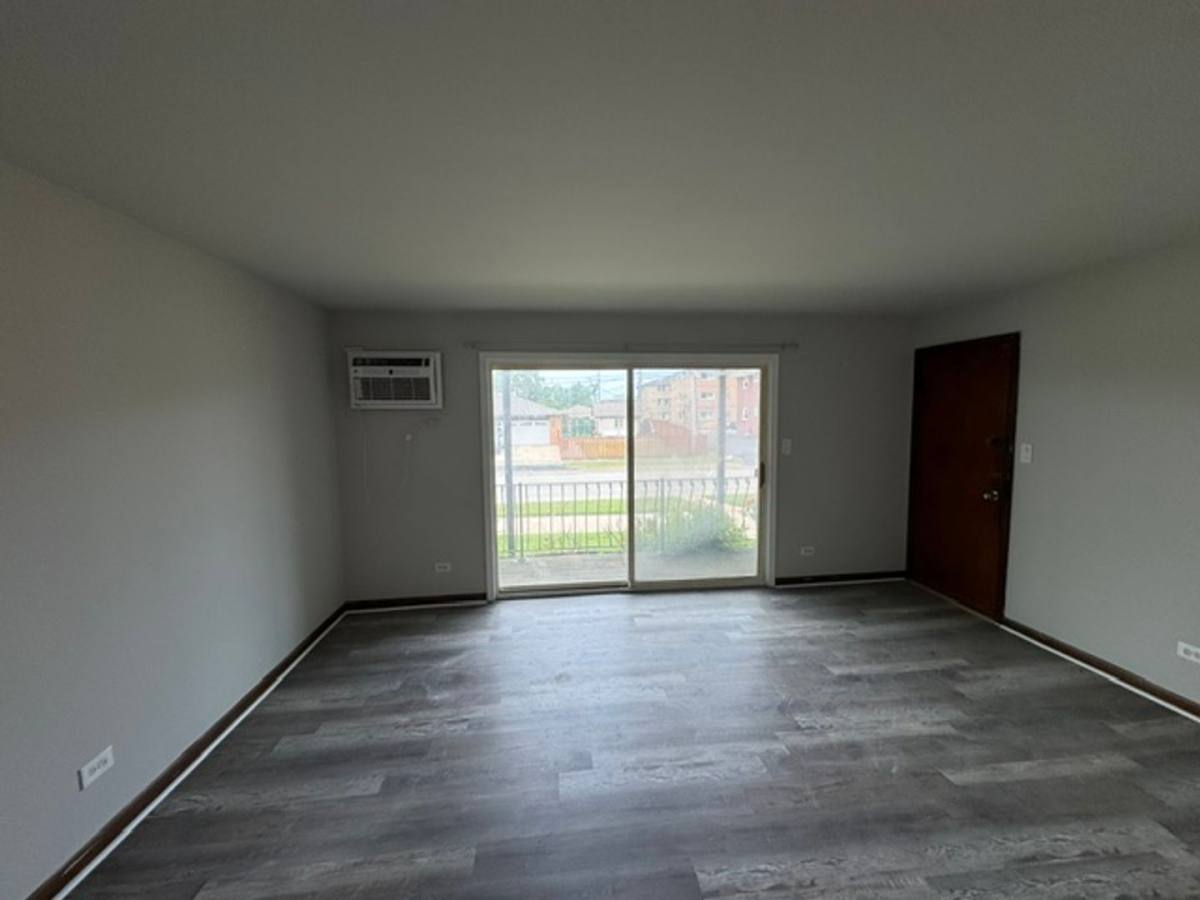 Apartment for rent at 7700 S Harlem Ave, Bridgeview, IL 60455