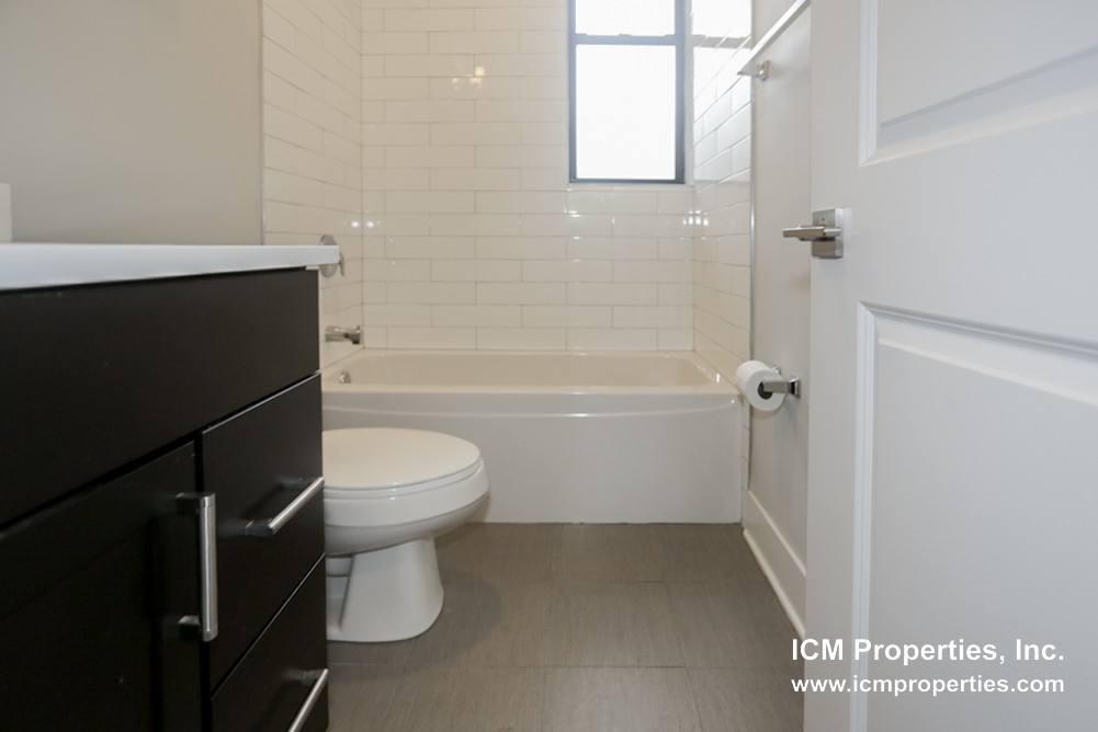 Apartment for rent at 1946 W Nelson St #1E, Chicago, IL 60657