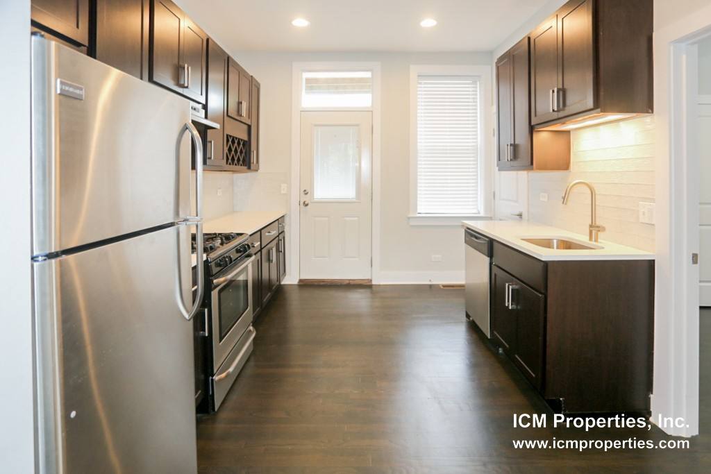 Apartment for rent at 1946 W Nelson St #1E, Chicago, IL 60657