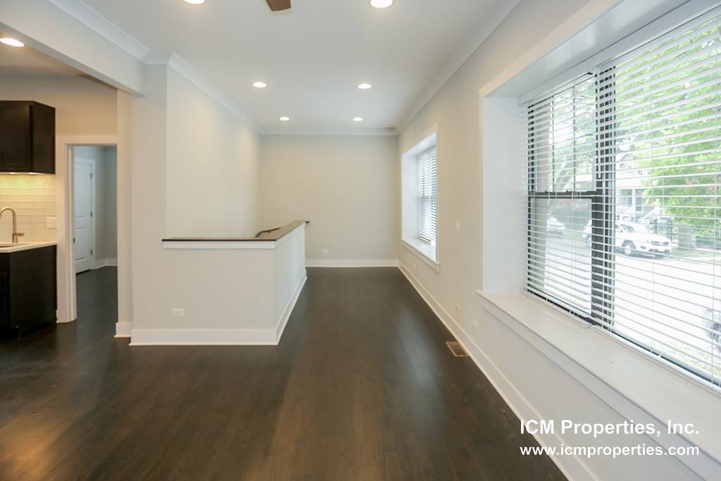 Apartment for rent at 1946 W Nelson St #1E, Chicago, IL 60657