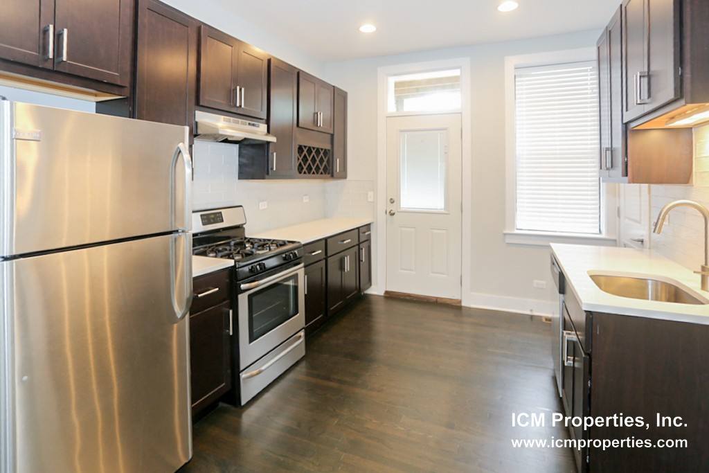 Apartment for rent at 1946 W Nelson St #1E, Chicago, IL 60657