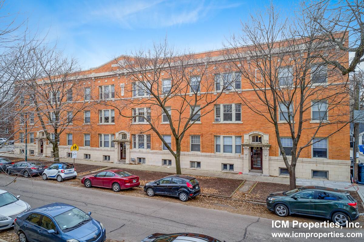 Apartment for rent at 1601 W Berteau Ave #2, Chicago, IL 60613
