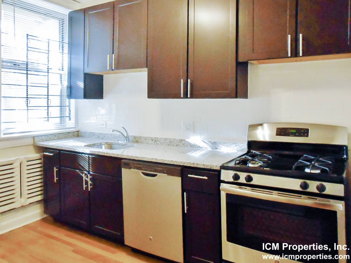 Apartment for rent at 1601 W Berteau Ave #2, Chicago, IL 60613