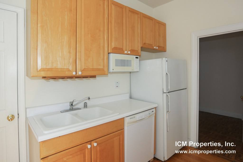 Apartment for rent at 3846 N Southport #3, Chicago, IL 60613