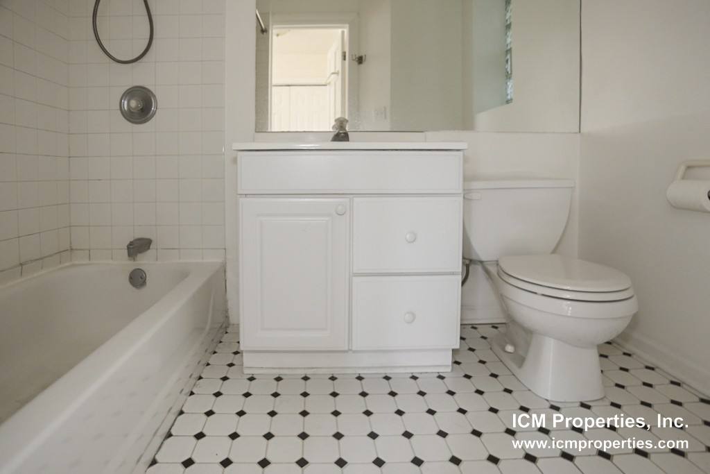 Apartment for rent at 3846 N Southport #3, Chicago, IL 60613
