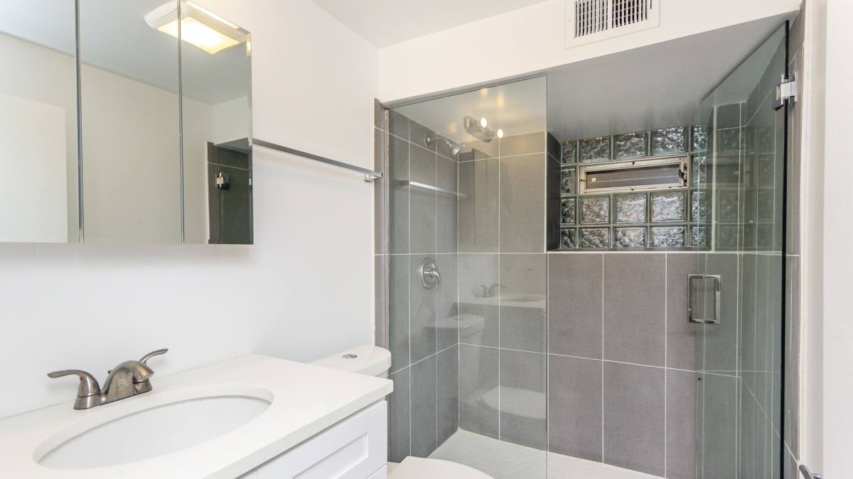 Apartment for rent at 825 N Oakley Blvd #G, Chicago, IL 60622