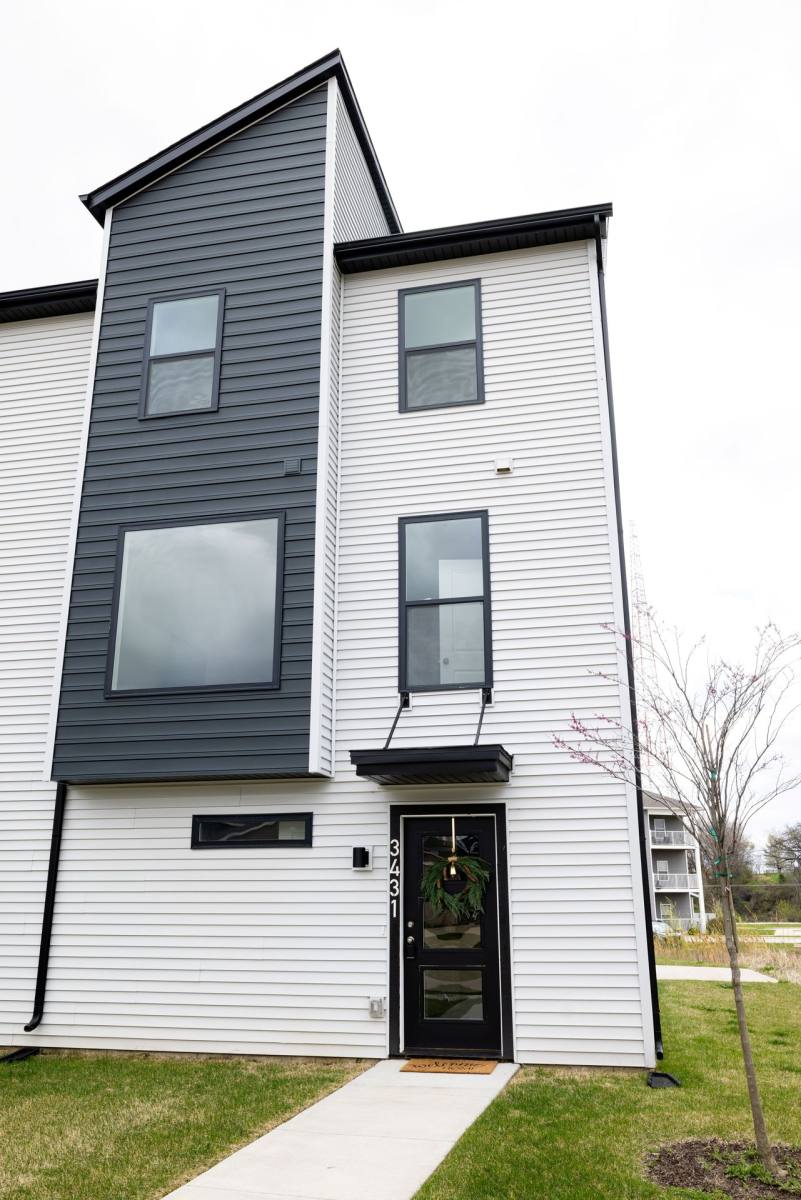 Townhouse for rent at 3431 Glenbrook Circle S, Bettendorf, IA 52722