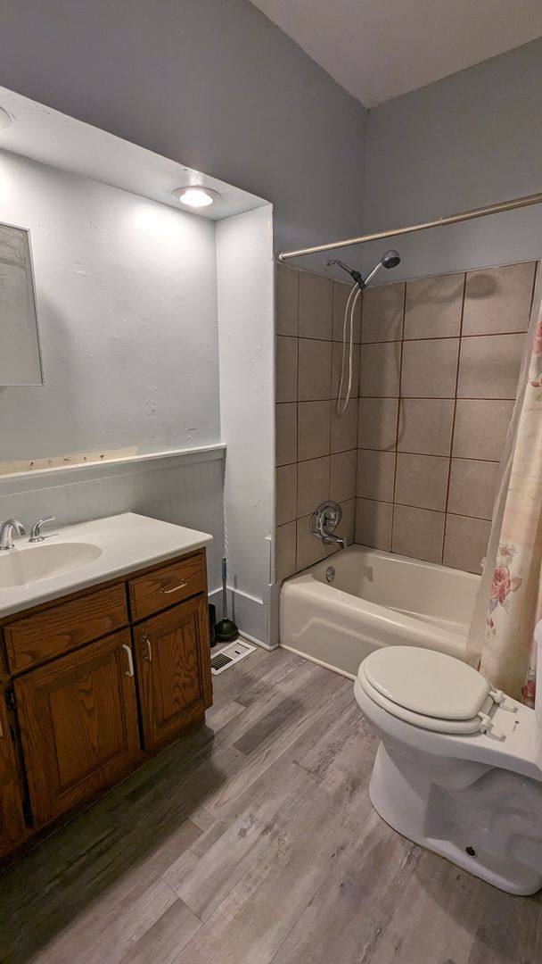 Apartment for rent at 2146 W 81 St, Cleveland, OH 44102