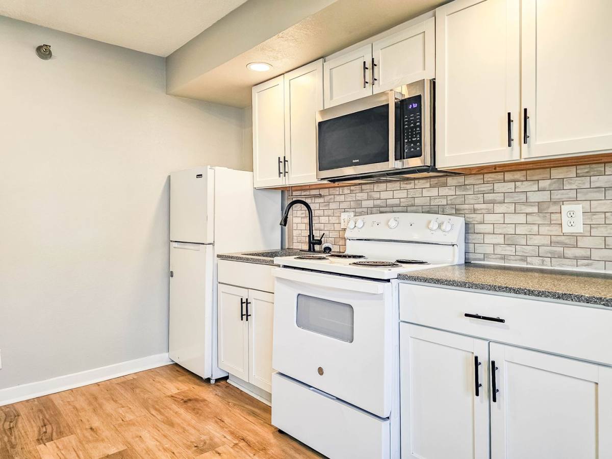 Aksarben View, 7010 Hascall St, Omaha, NE 68106 - Apartment for Rent - Image 5