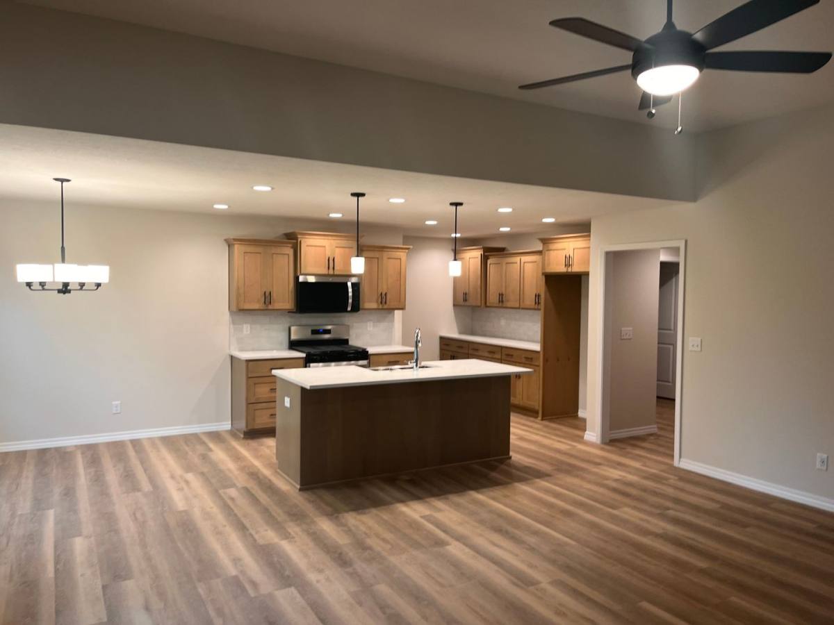 House for rent at 652 W Brook Hollow Dr, Nixa, MO 65714