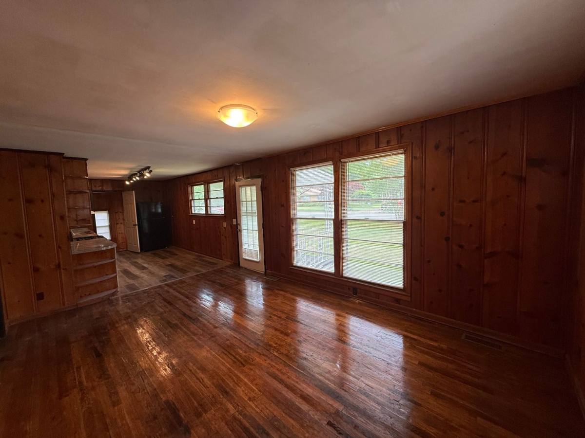 House for rent at 500 4th St NE, Arab, AL 35016