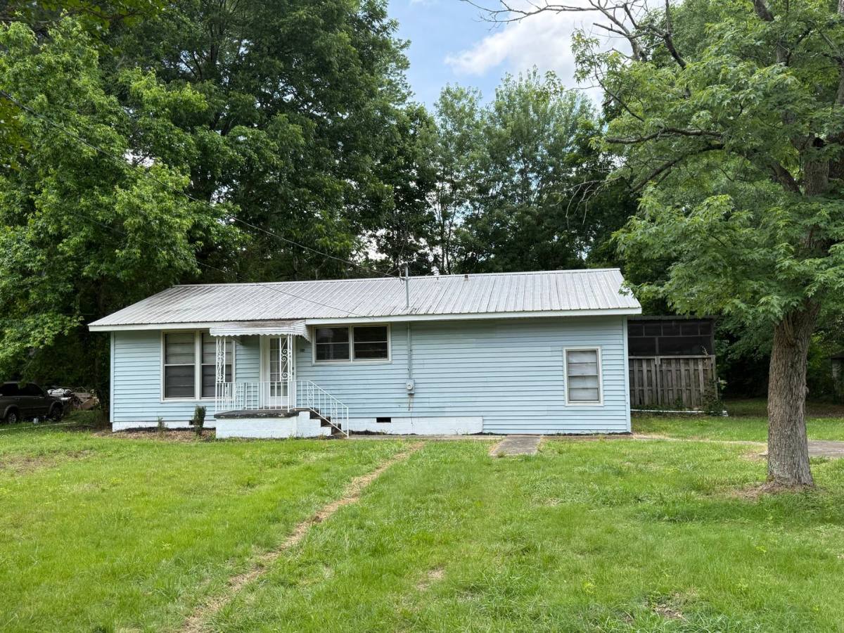 House for rent at 500 4th St NE, Arab, AL 35016