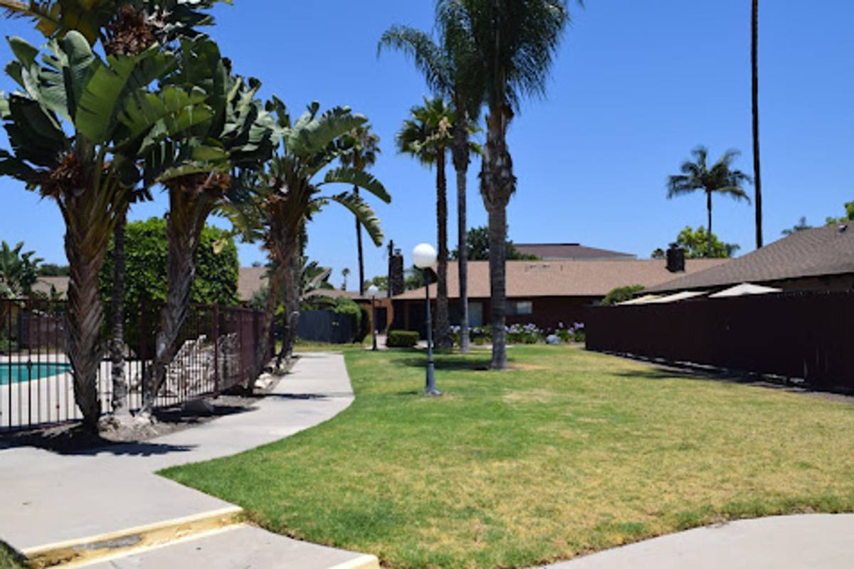 Apartment for rent at 14445 Redhill Ave, Tustin, CA 92780