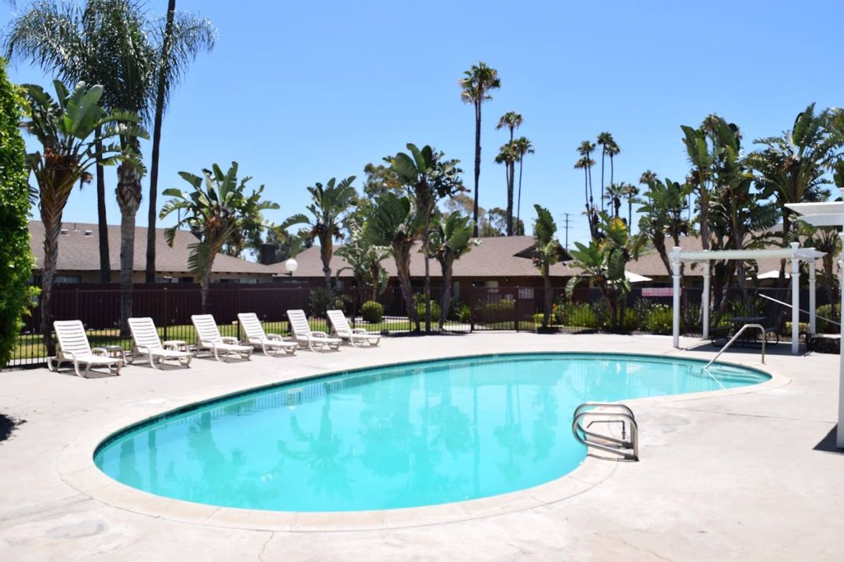 Apartment for rent at 14445 Redhill Ave, Tustin, CA 92780