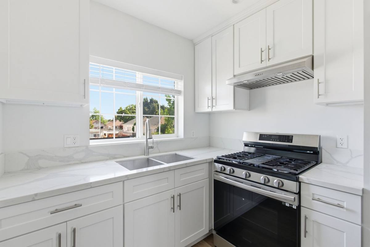 Apartment for rent at 4177 Naomi Ave, Los Angeles, CA 90011