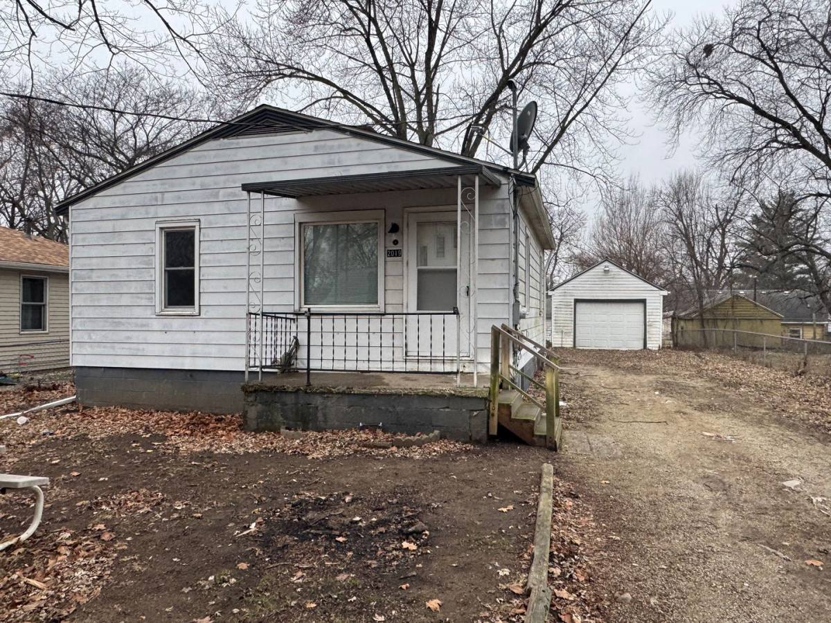 House for rent at 2019 S Elizabeth St, Peoria, IL 61605