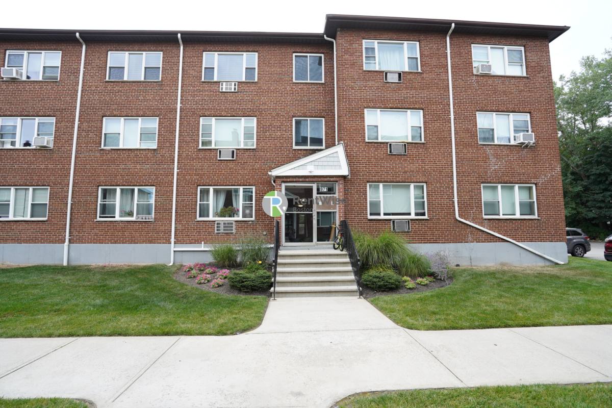 Apartment for rent at 971 Fellsway #12, Medford, MA 02155